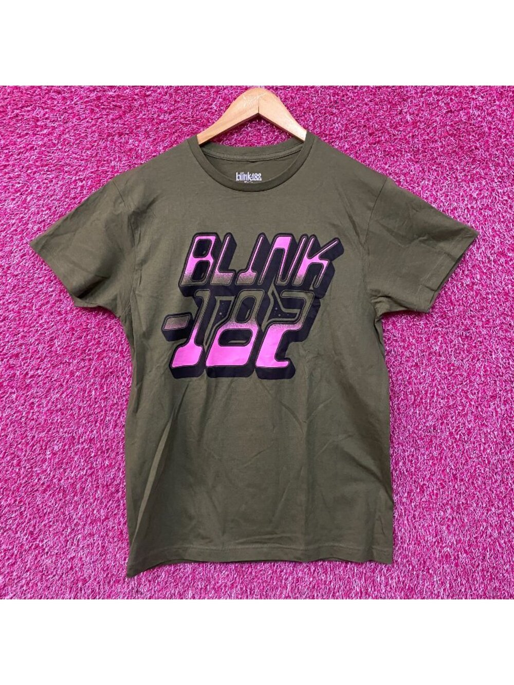 Blink-182 Pink Gradient Logo T-Shirt Medium